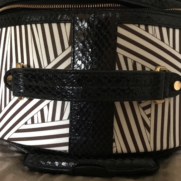 Henri Bendel suitcase with wheels - Picture 4 of 8